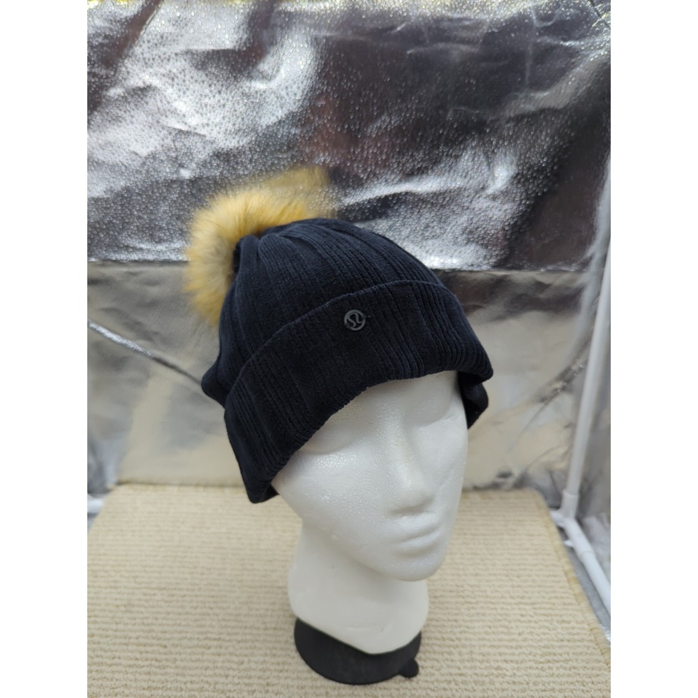 Lululemon Black Ribbed Knit Beanie Faux Fur Pom Hat One Size Women's